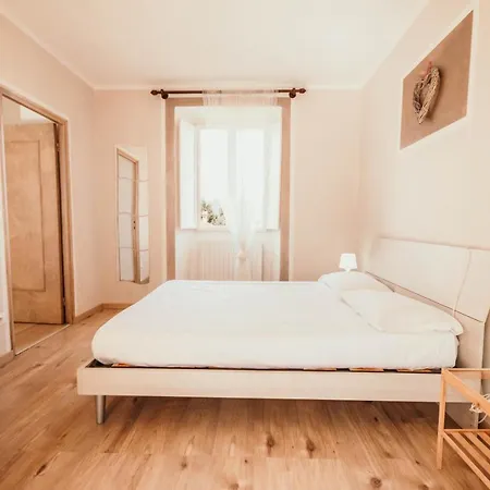 Monna Lisa - Lakeside Leisure & Business Apartment *
